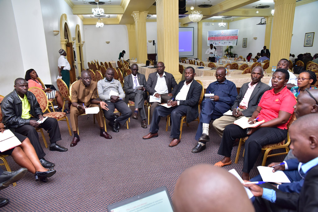 Cooperators in group discussions at the Pre-AGM Image